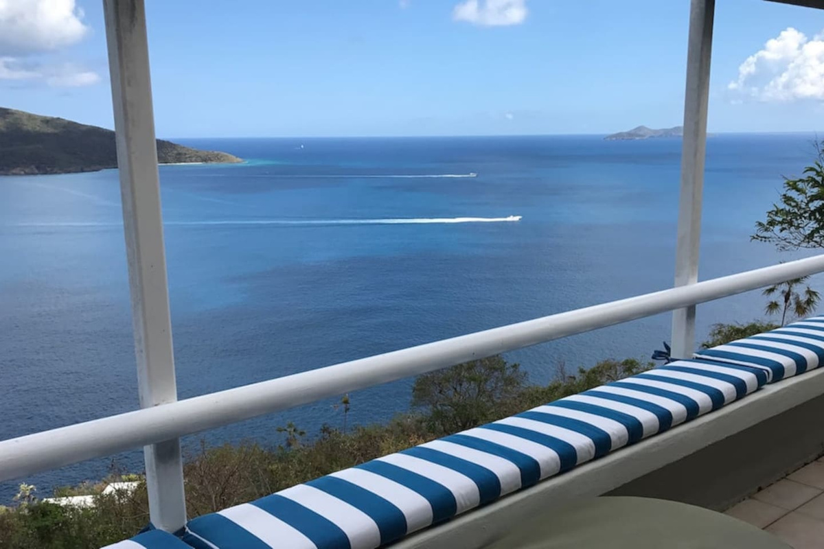 Views of the neighboring islands and beautiful blue ocean