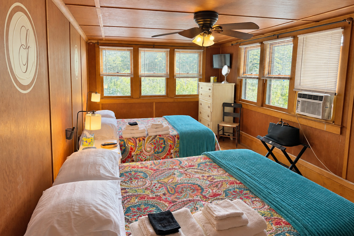Goodyear Boathouse - Bedroom #1 w/ 2 queen beds
