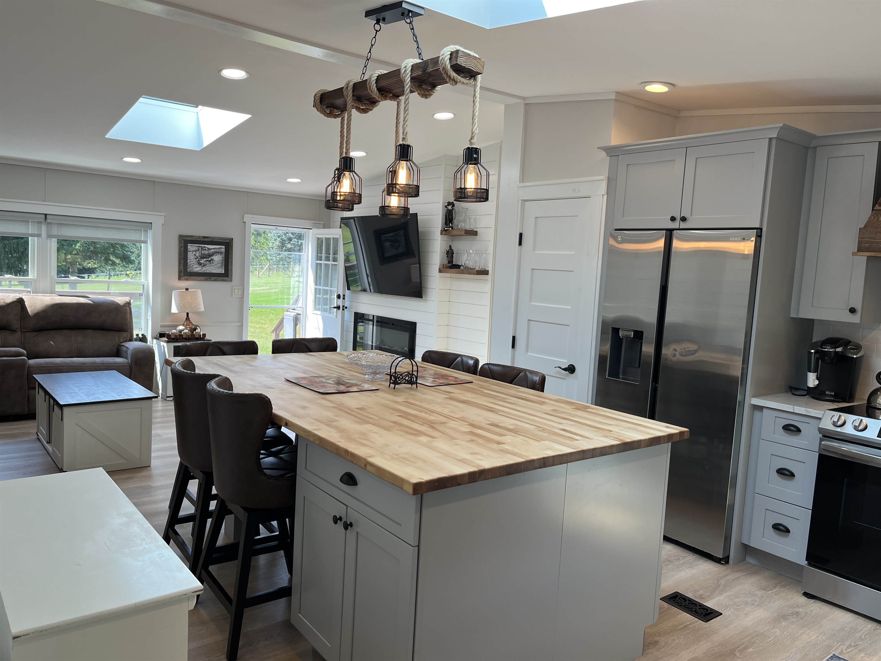 Large eat-in kitchen