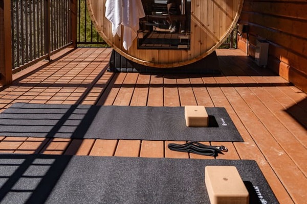 Rustic Red Cedar Barrel Sauna