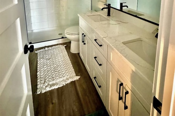 Bath #1, En Suite to Master Bedroom #1Walk-in Shower