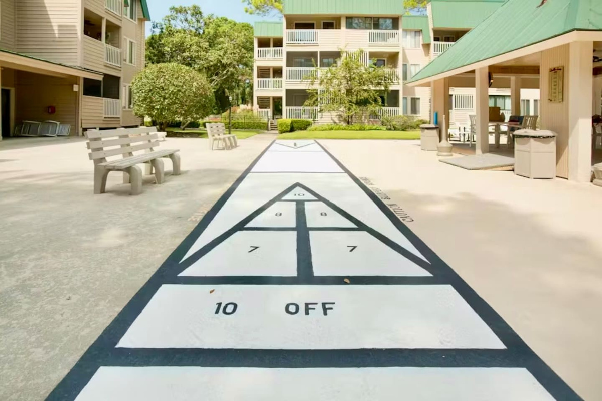 Shuffleboard court