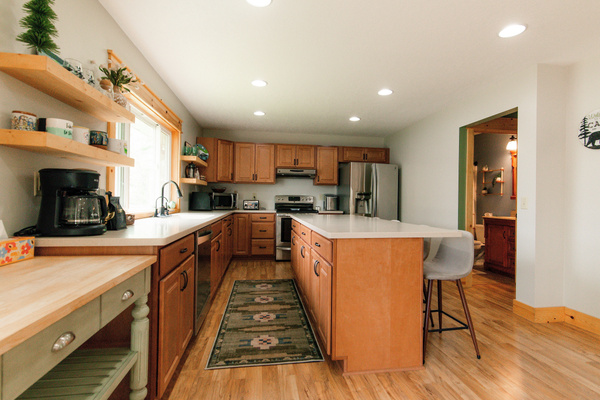 Nice kitchen with all the essentials!