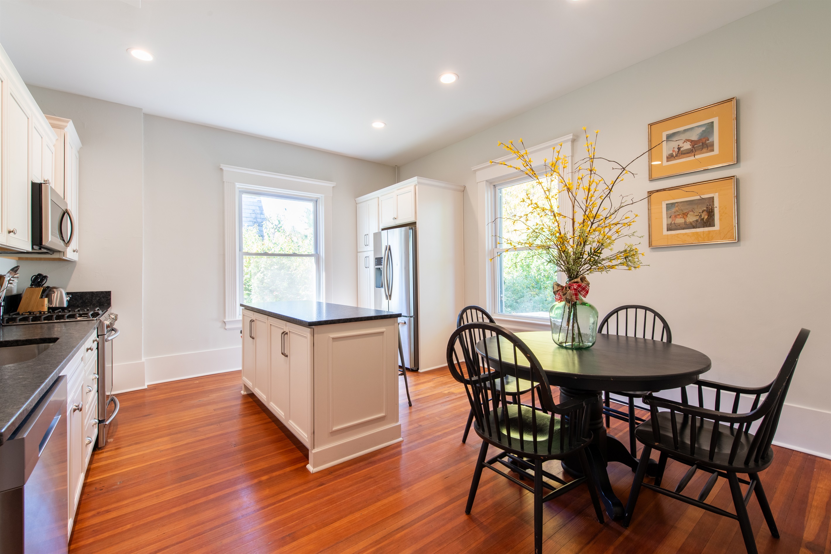 2nd Gourmet Kitchen ~ 2nd Floor ~ Top Of The Line Appliances ~ Seating For 6-8