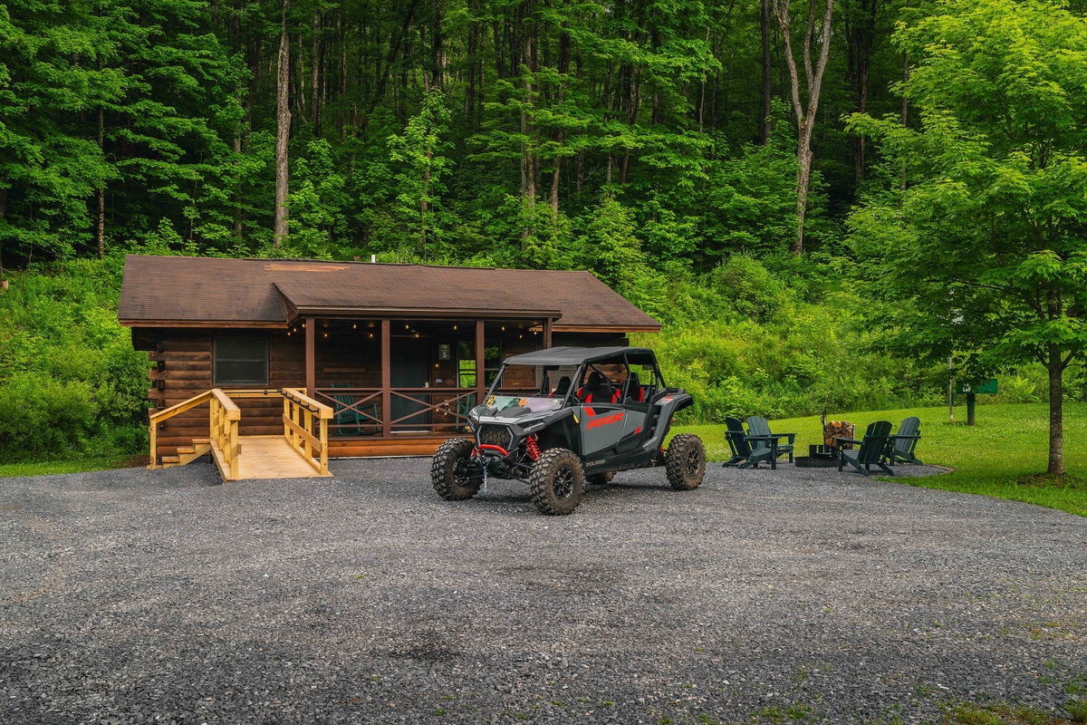 🛻 Trail-riding HQ — UTV-friendly with trail access steps from the door. *(Riding is seasonal: Memorial Day Weekend through end of September. UTV shown not included; rentals from Denton Go.)*