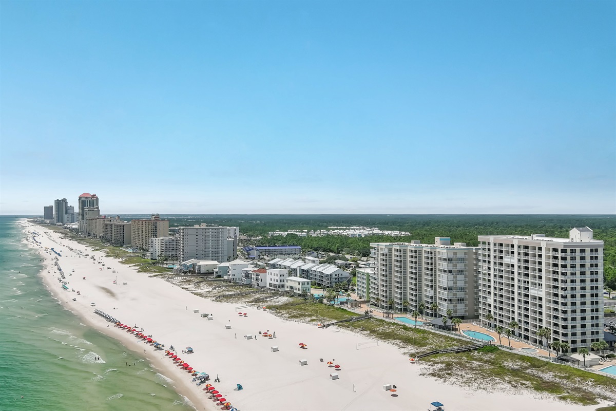 Tennis, swimming, or sunbathing? At Windward Pointe, the choice is yours. High-end facilities for the active traveler.