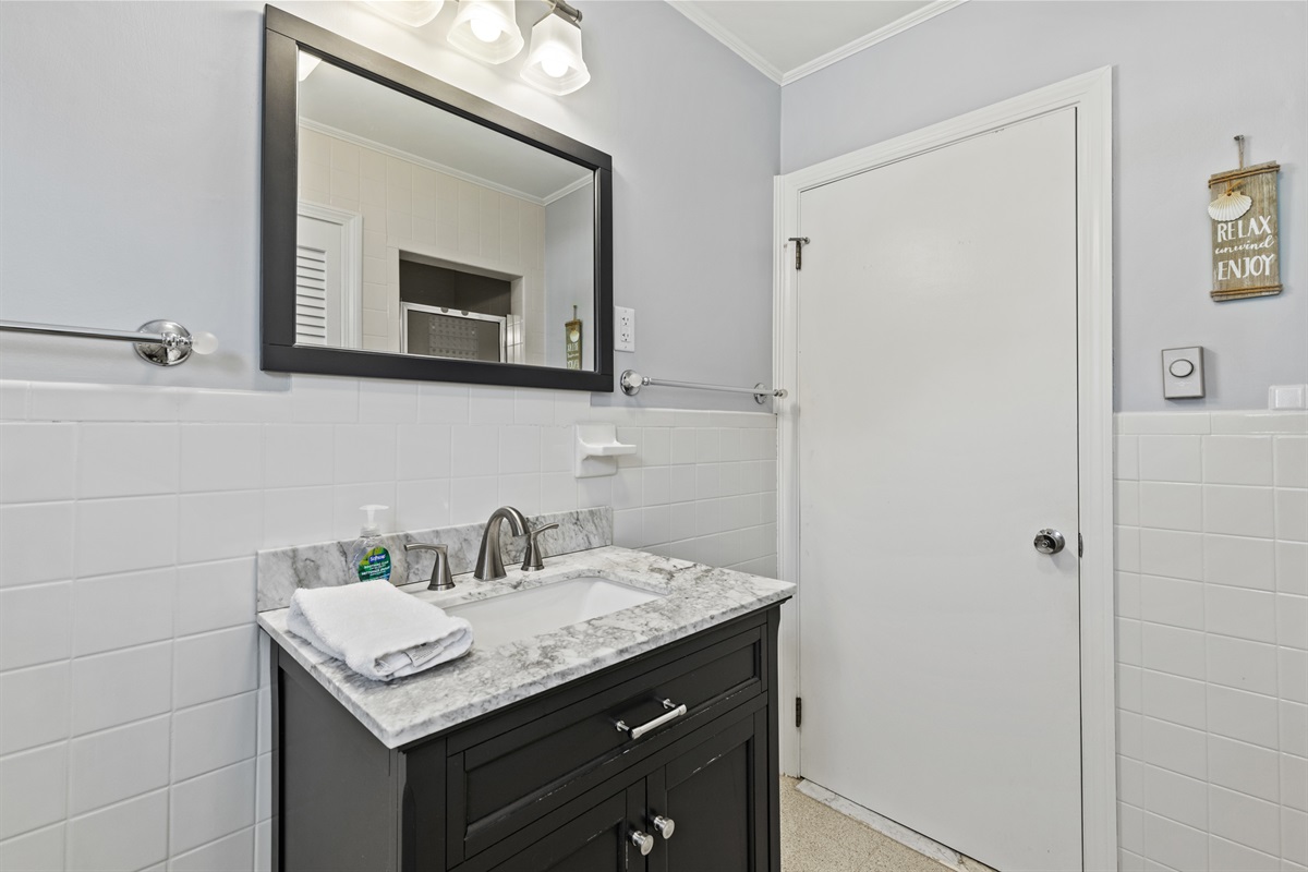 1st floor 3/4 bathroom
