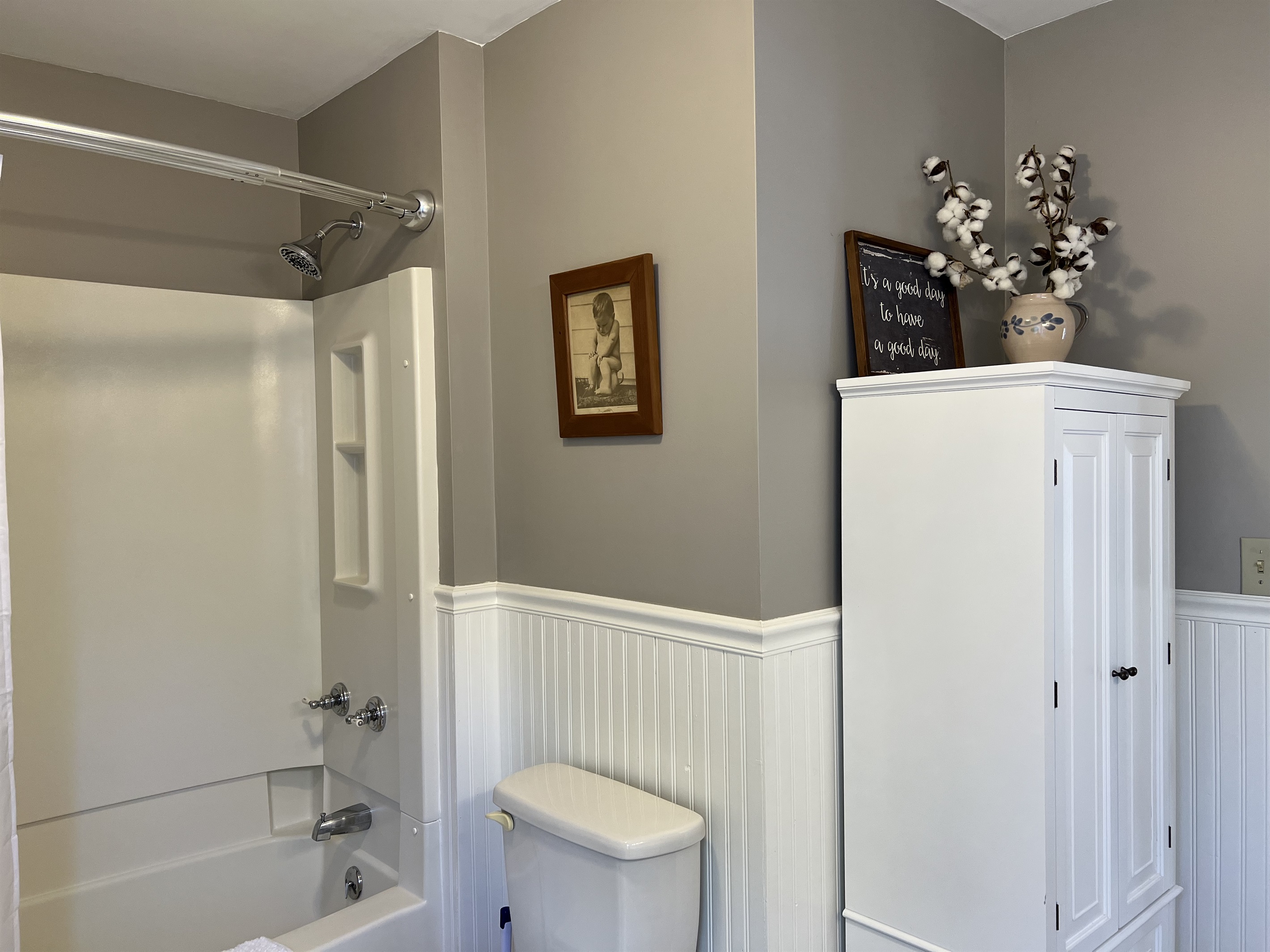 2nd floor bath off hallway