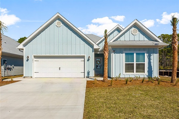 Easily find your stay in this coastal blue home