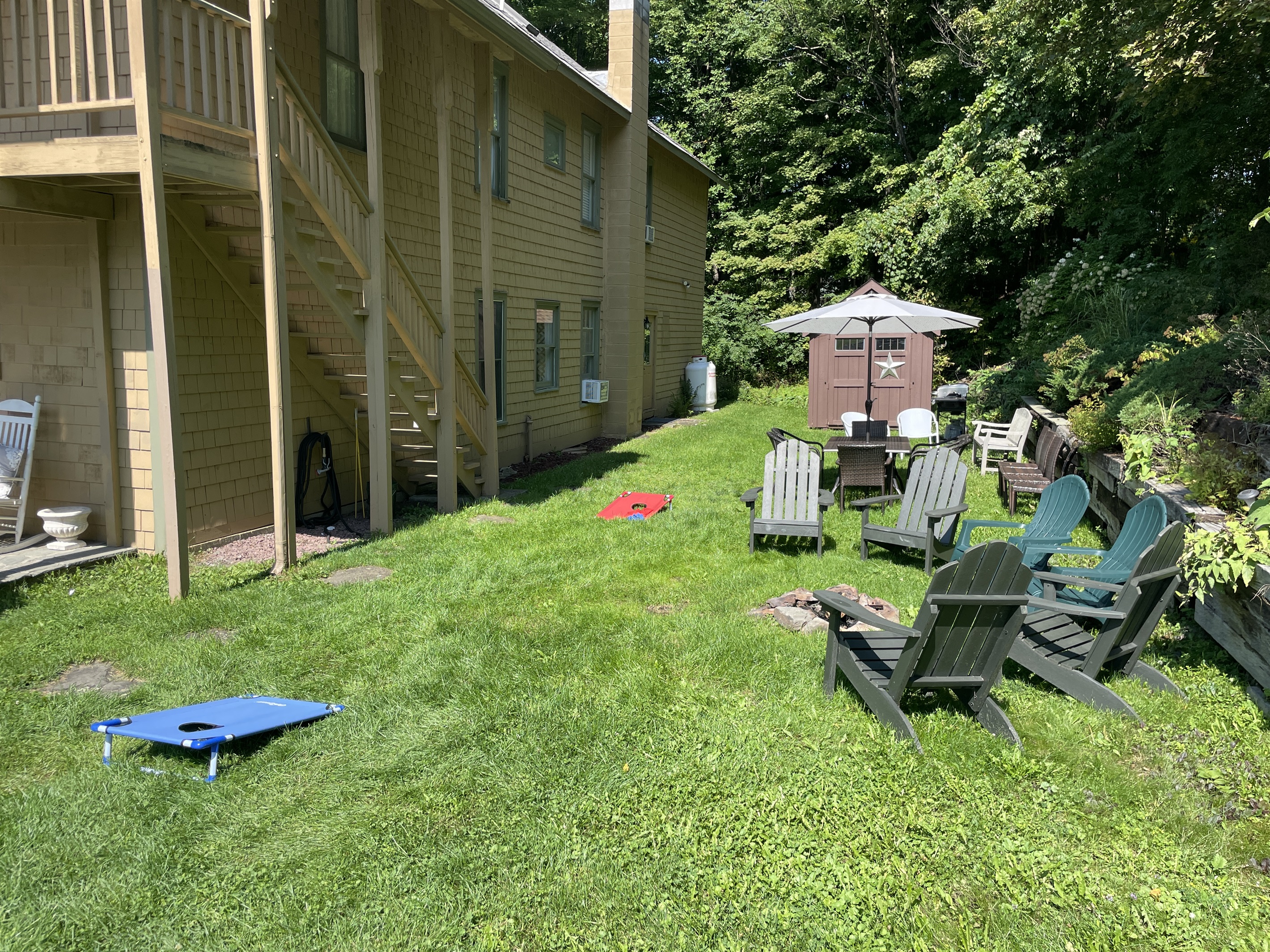 The Phoenix Inn - side lawn with fire pit