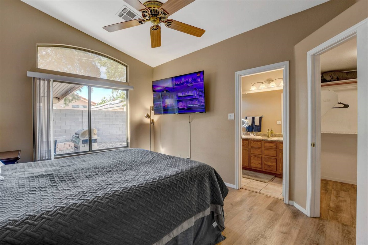 Bright suite w/ patio access, ensuite bath, walk-in closet & smart TV