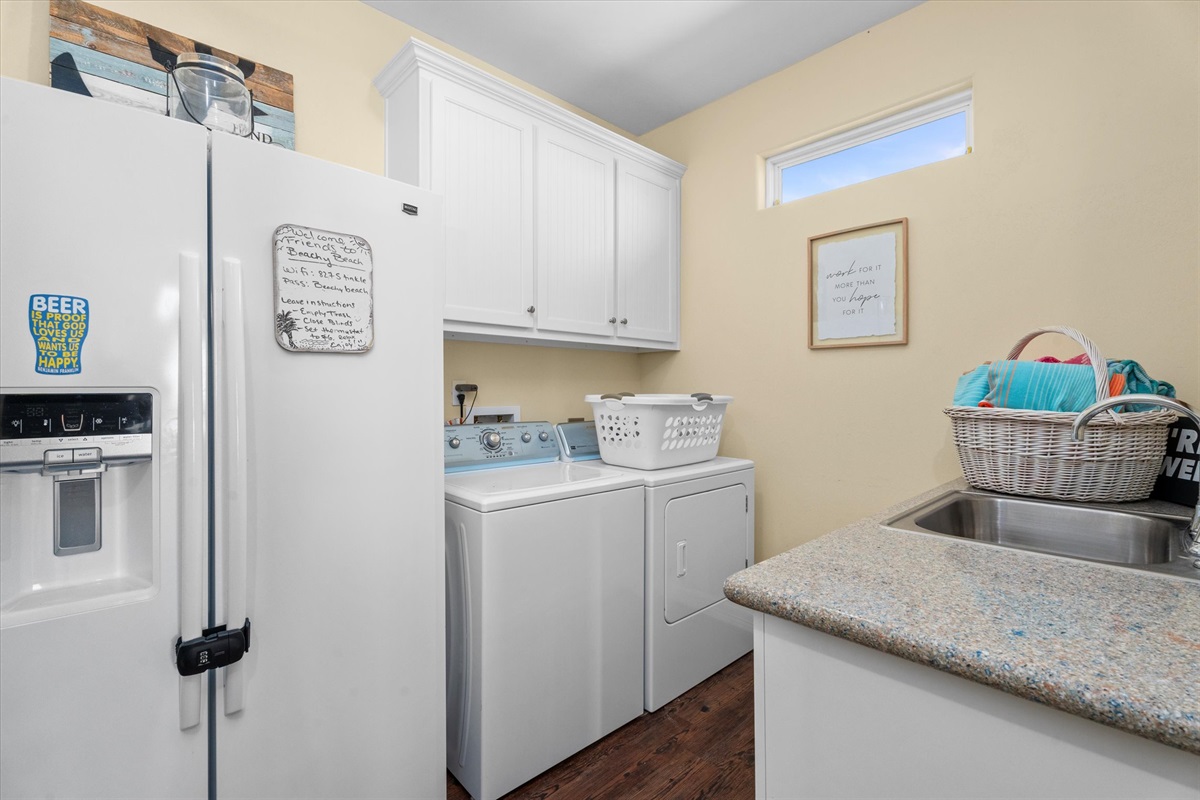 bc91f627f2ef42869f5b5cf28711de85 Large | Beachhouse | Texas | TX | Vacation Homes | Galveston | Crystal Beach | Kokomo | Breezy Days | Beachfront Elegance | Sunrise Serenity | Southern Sands Property Management, LLC