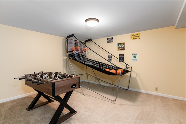 TDJ Getaway<>4BR Home w/game room, photo 16