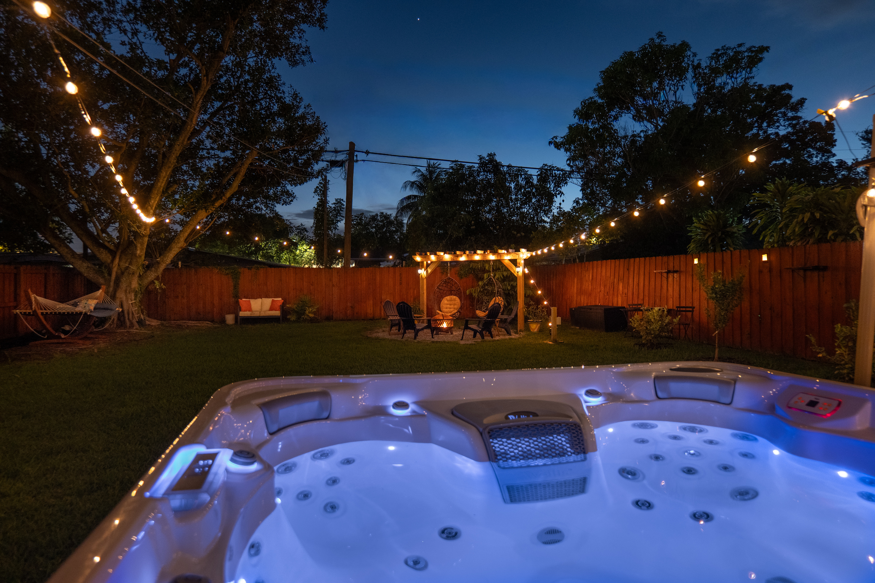 Large backyard with Hot Tub, Fire Pit & Hammock