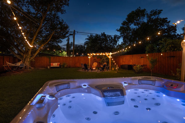 Large backyard with Hot Tub, Fire Pit & Hammock