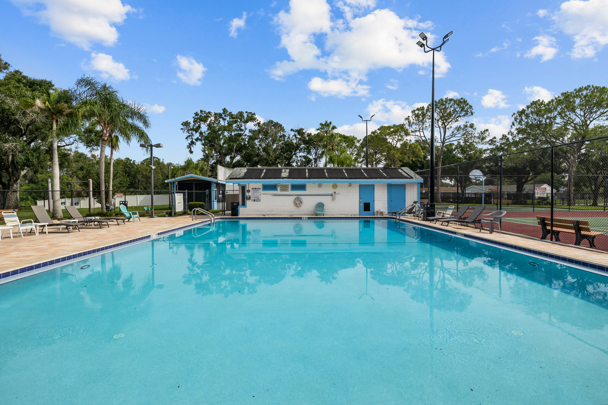 The recreation area pool is 3 - 6 feet deep.