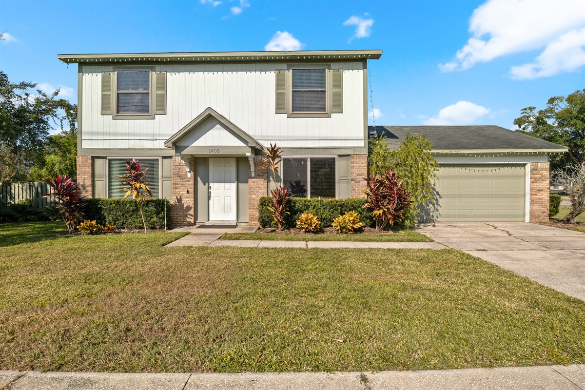 Exterior front of the home. Driveway. Garage.