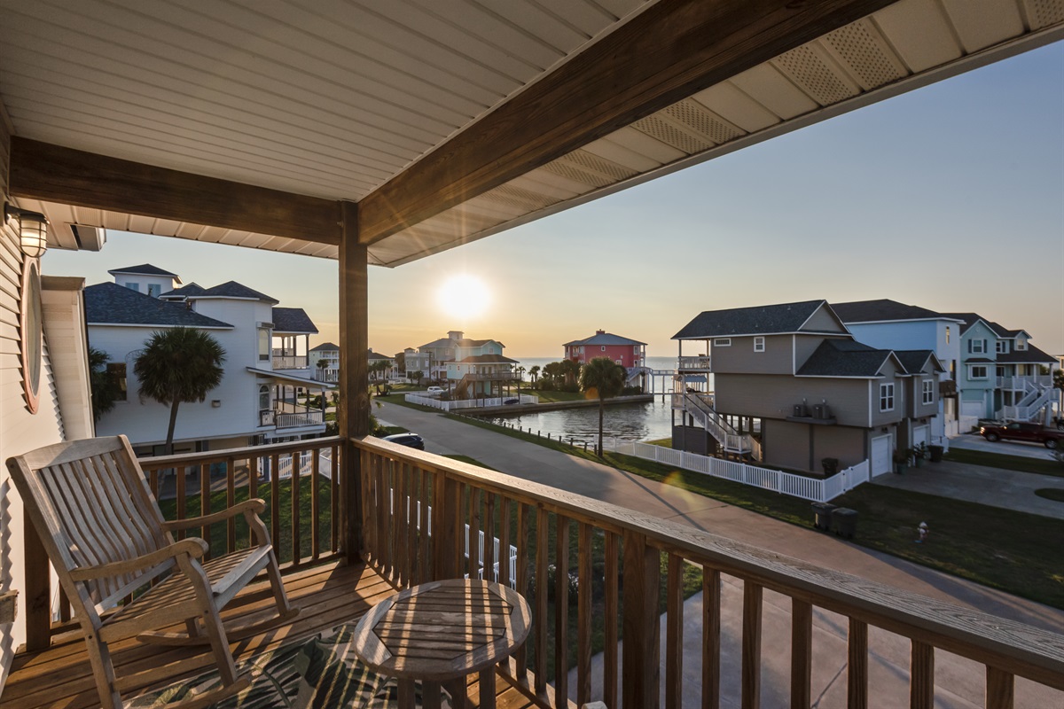 bcb6b90aebc24abab6ba8c98b3c14b34 Large | Beachhouse | Texas | TX | Vacation Homes | Galveston | Crystal Beach | Kokomo | Breezy Days | Beachfront Elegance | Sunrise Serenity | Southern Sands Property Management, LLC
