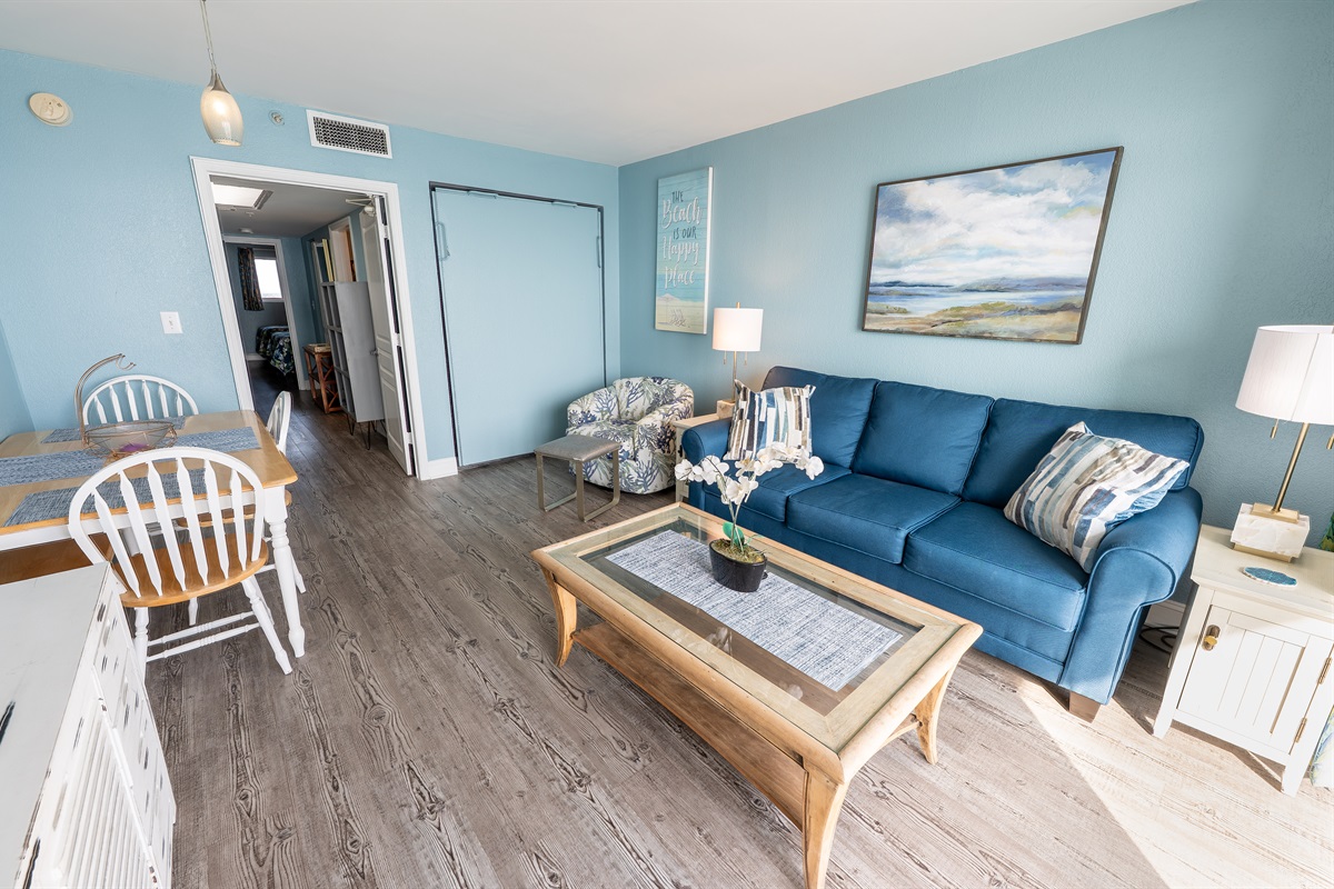 Living Room with Stunning Views🌊☀️