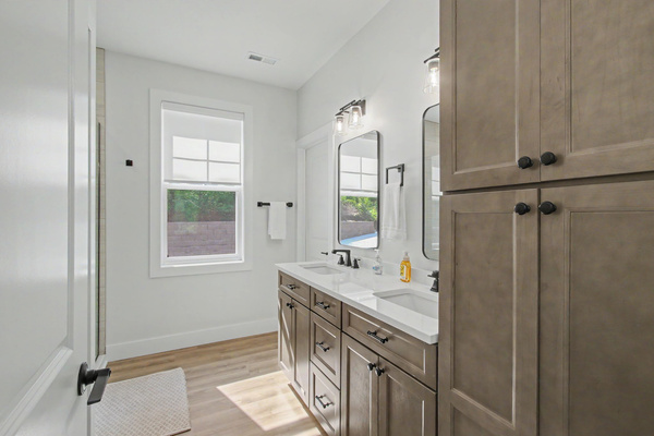 Main level master ensuite