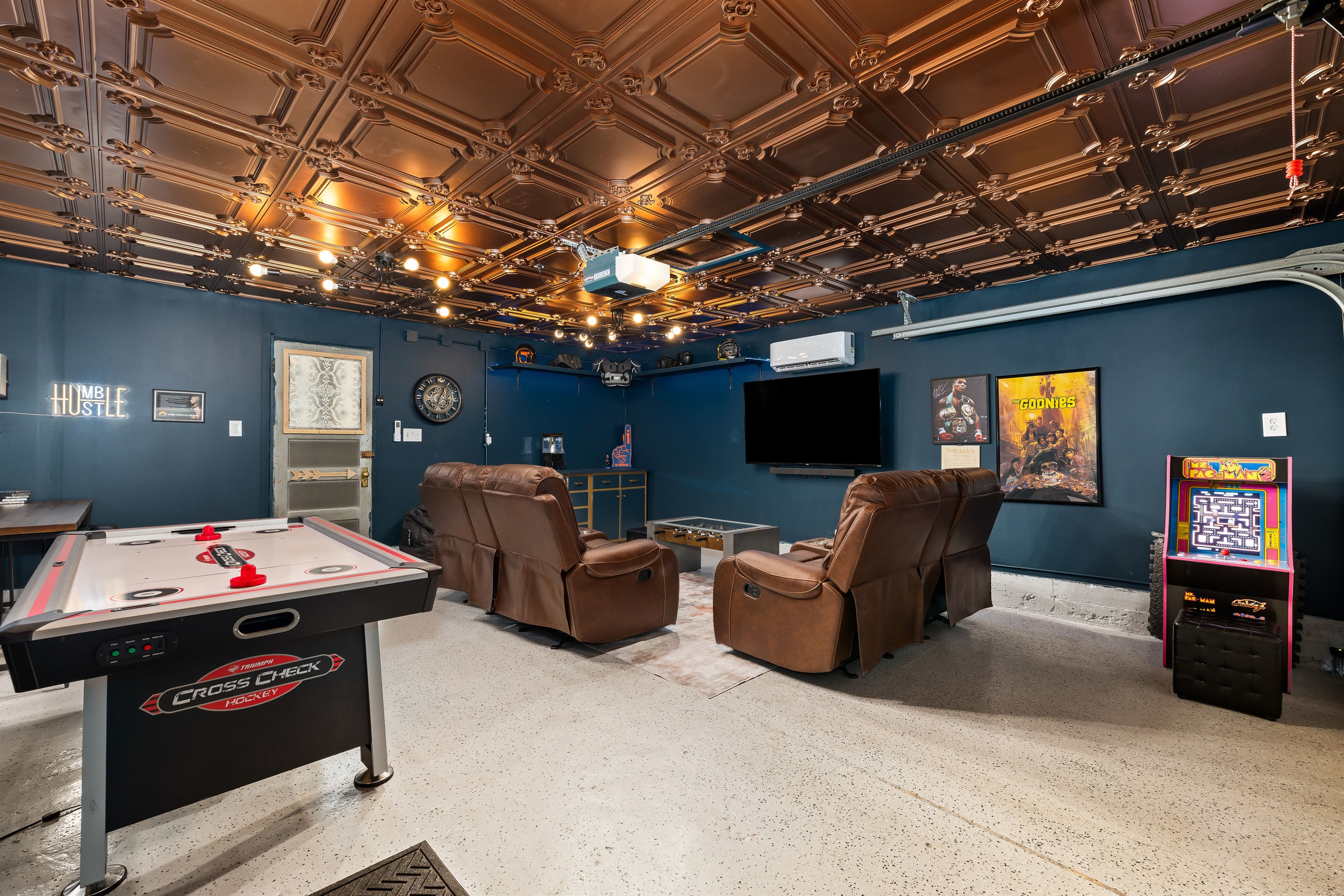 Stunning Downtown Villa | Epic Man Cave