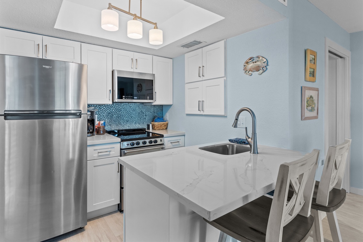 Fully Equipped Kitchen with Breakfast Bar