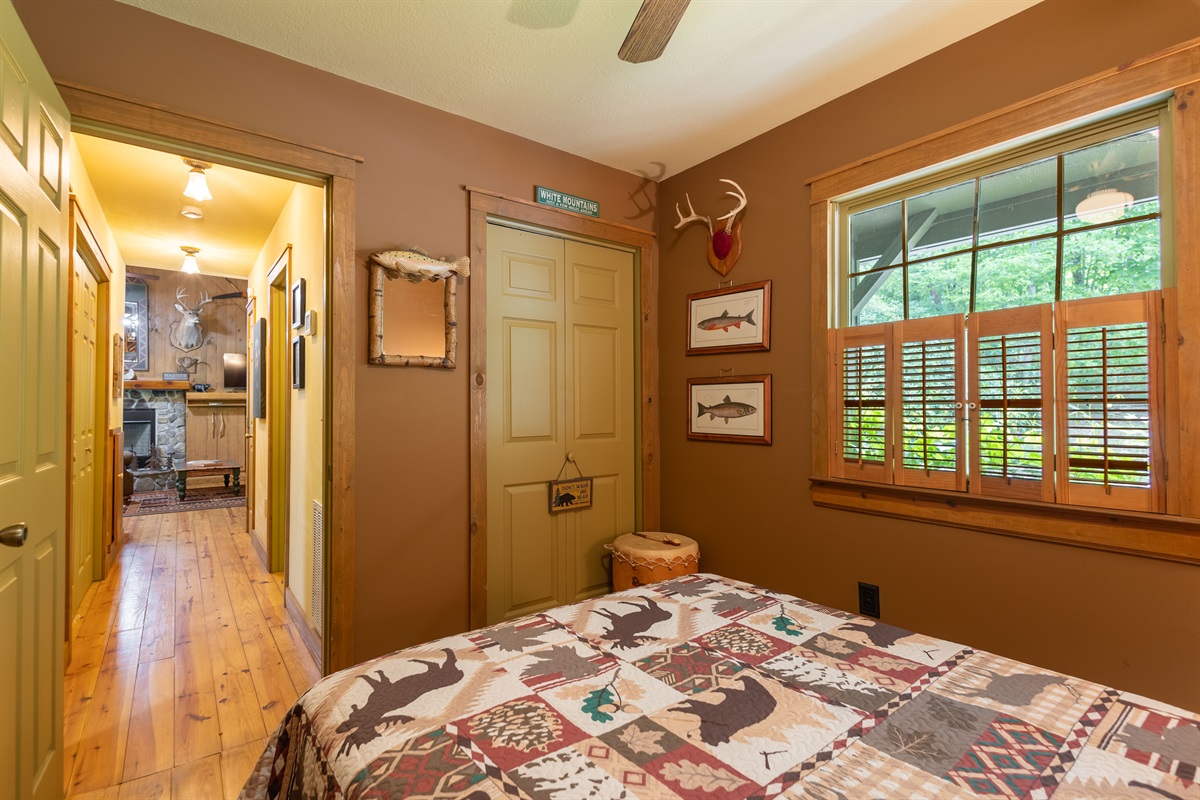 Warm cabin charm and comfortable sleeping arrangements make this room perfect for guests of all ages.