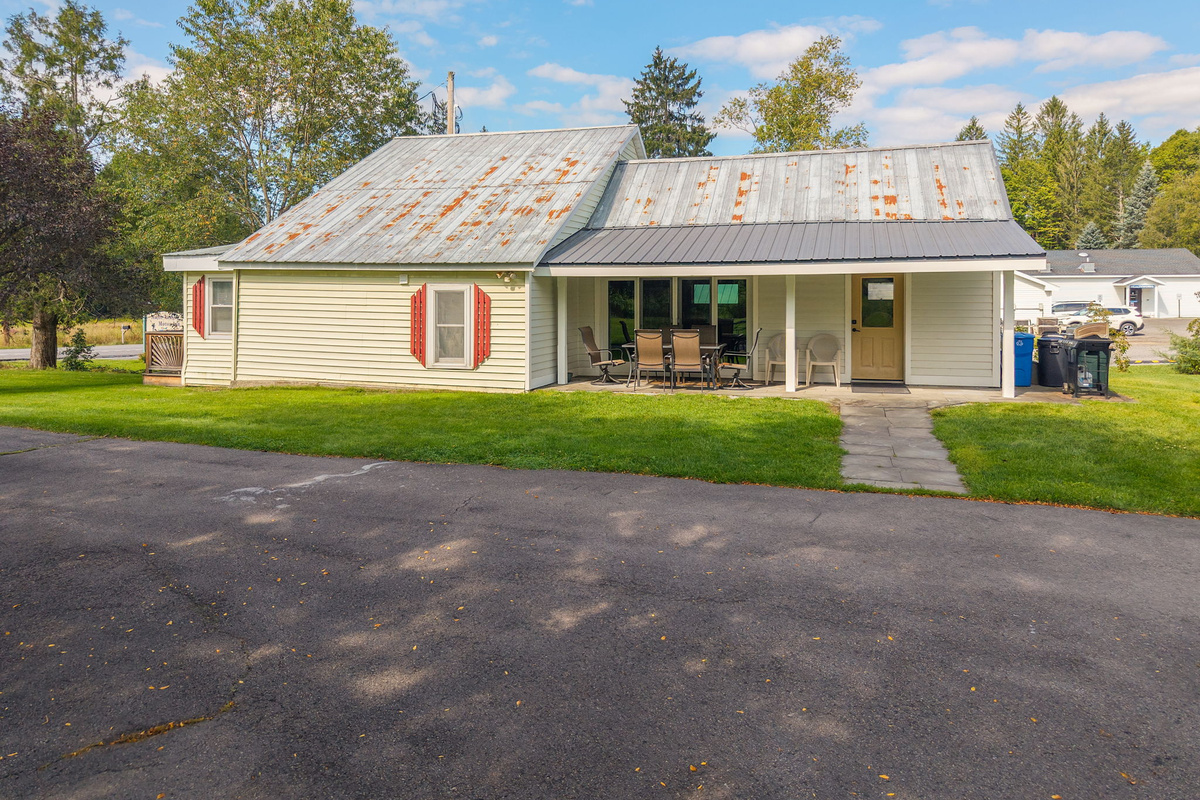 A view of 1825 Barn and its covered outdoor dining area.