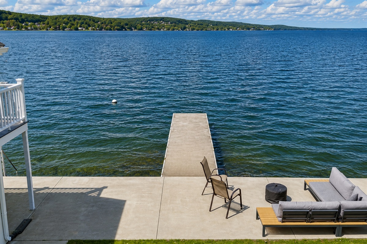 Wake up to stunning lakefront views and enjoy direct access to the water from your private dock—perfect for morning coffee or sunset lounging. 🌅🚤🪑