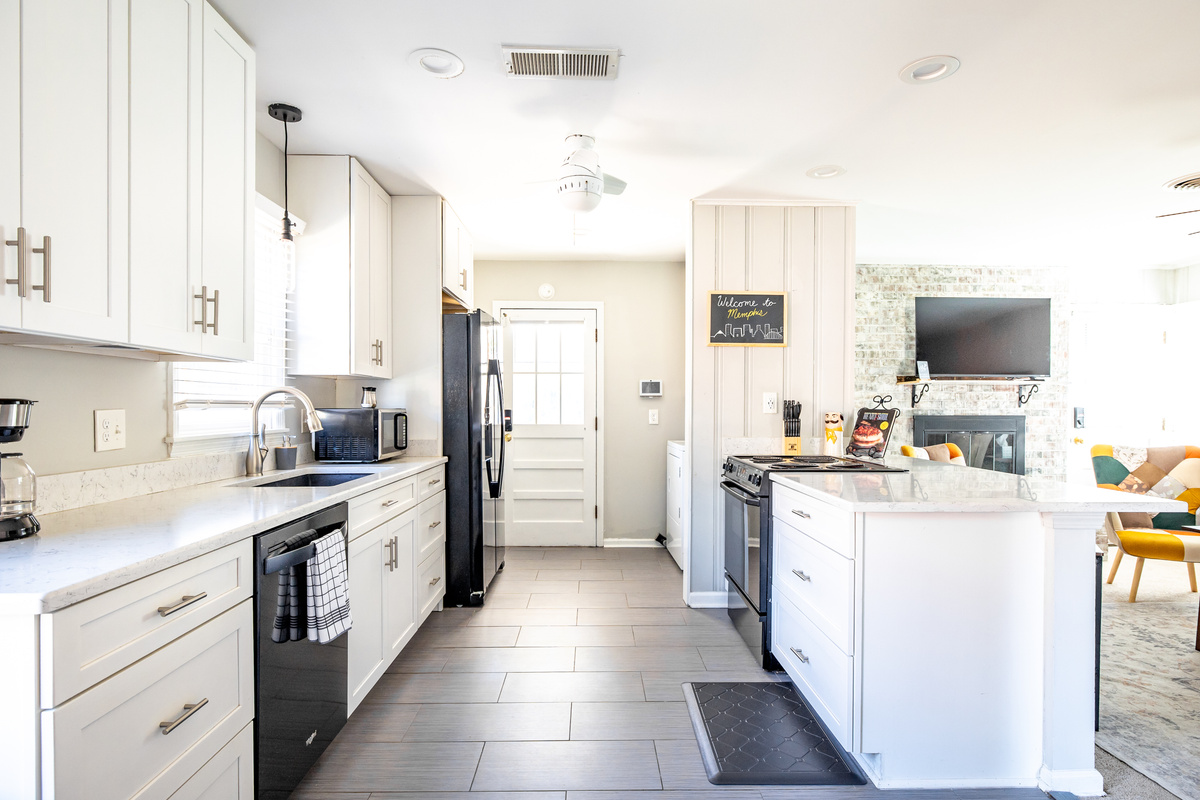 Fully equipped kitchen with refrigerator, stove, oven, microwave, dish washer.