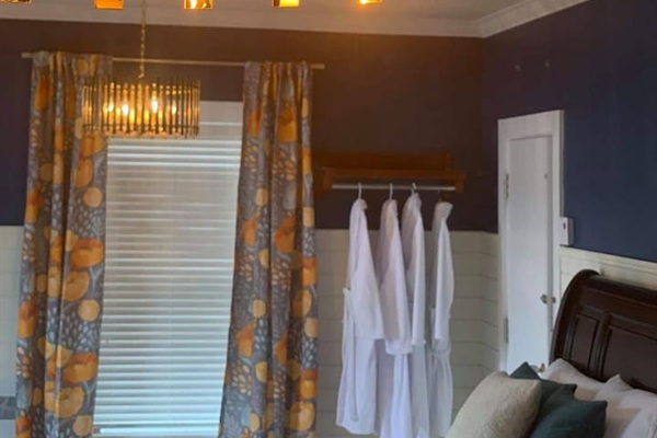 2 Queen Bedroom