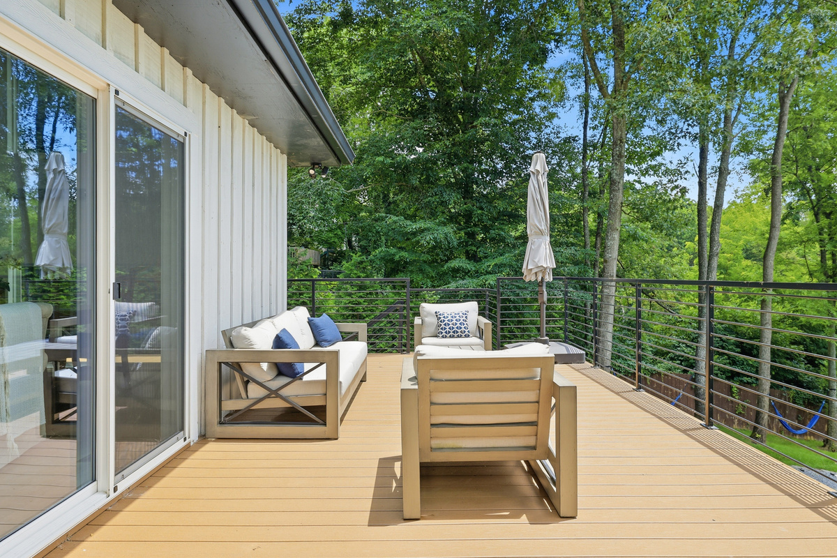 Lake & Mountain View Deck