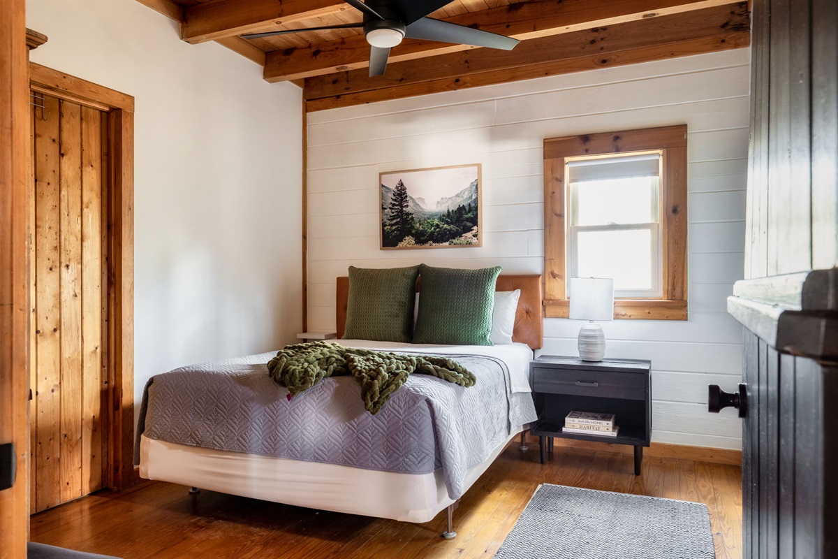 Drift into dreamland in our cozy. Where every detail is designed for your comfort and relaxation.