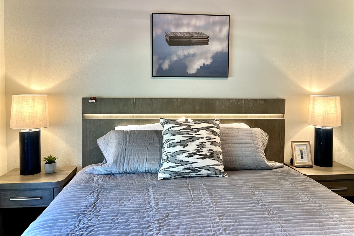 Lower king bedroom with built in headboard light