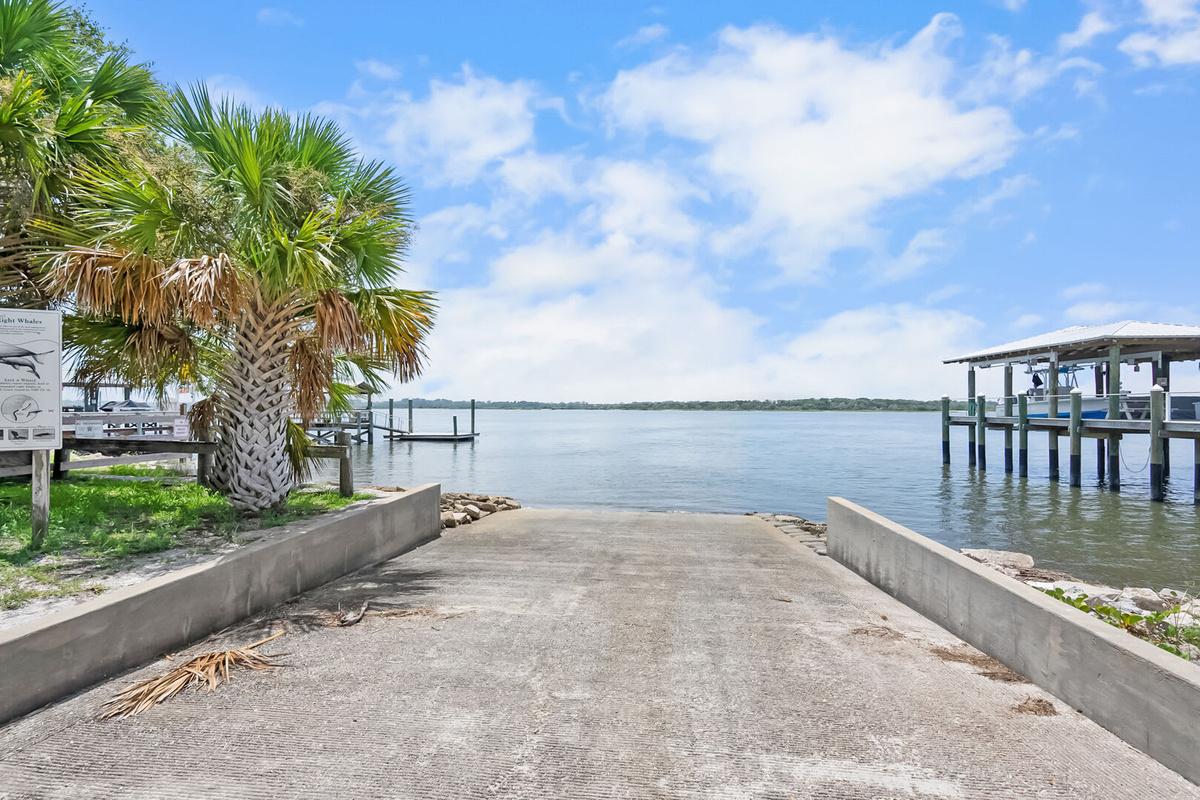 The boat ramp on the Intracoastal, only a few blocks from the house. Bring the boat or the jet-ski, or simply wander down at dusk and watch everybody else bringing theirs back in for the evening light.