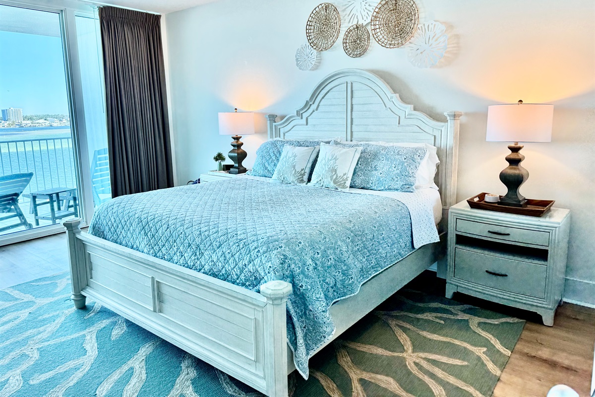 King sized bed in the master and those views!!!