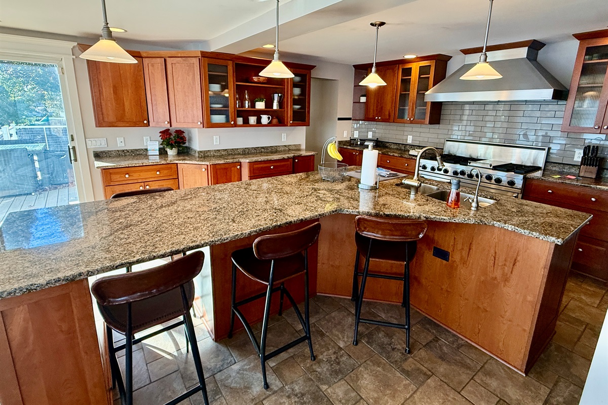 Huge Island with Seating for 4