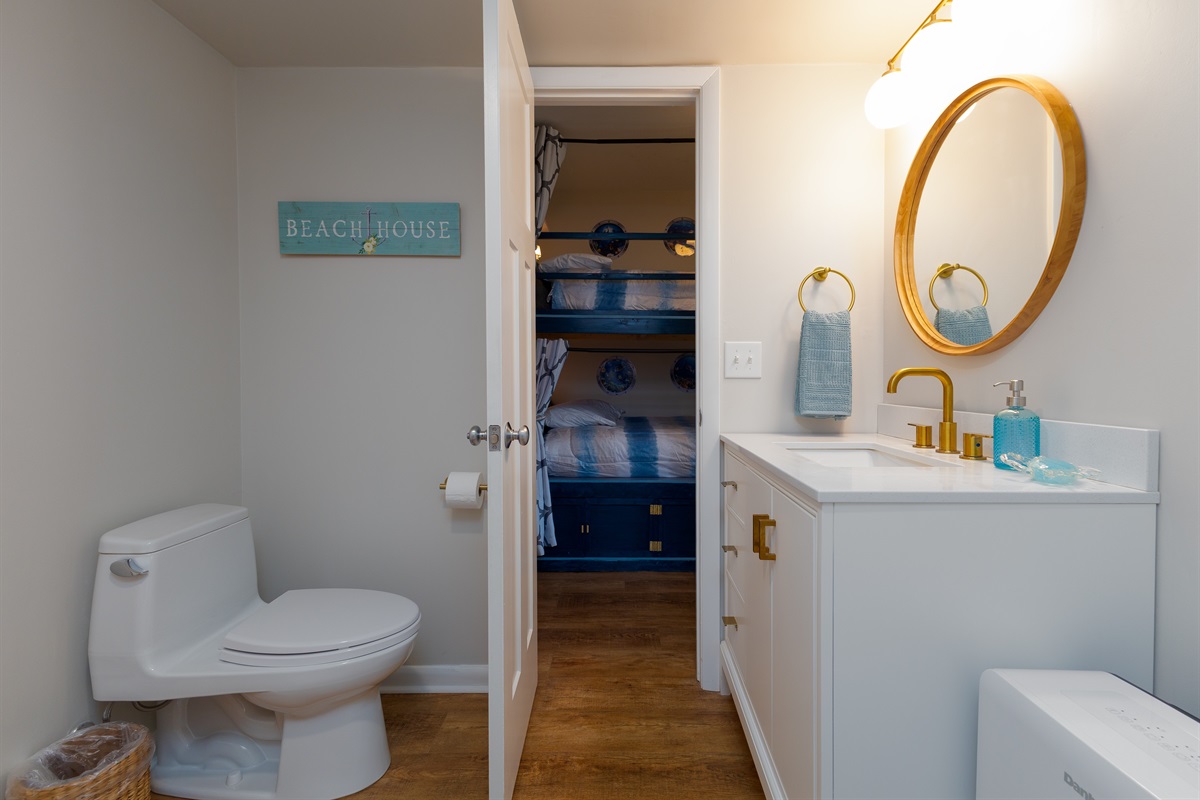 Beach-inspired full bathroom