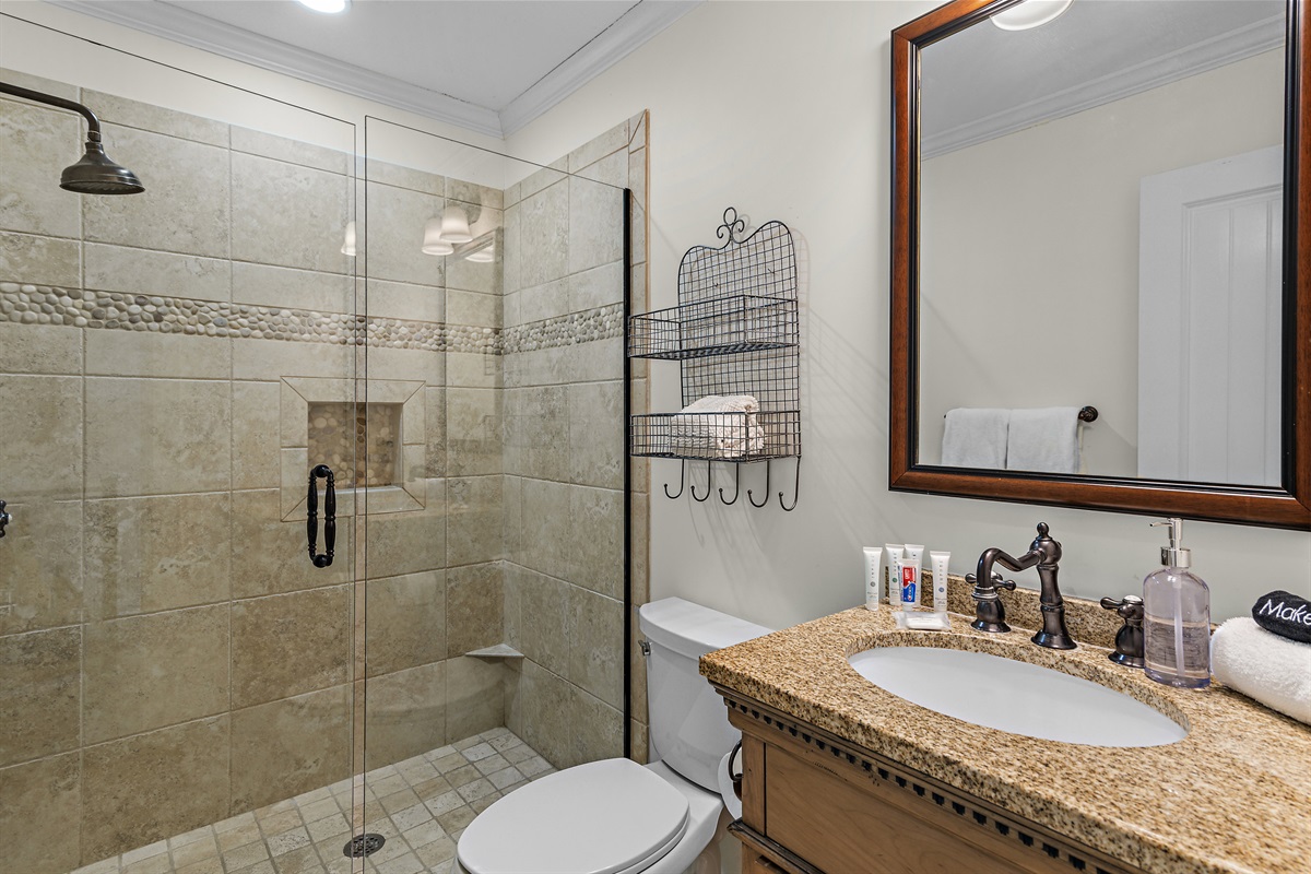 Secondary bedroom: QUEEN Bed, Private Remodeled Bathroom with Walk in Shower, Smart TV