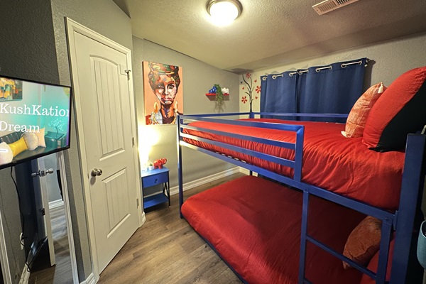 Double the Comfort, Double the Fun 🛏️🛏️📺 – Enjoy a cozy stay in our room with a double-sized bunk bed and a smart TV for your entertainment.