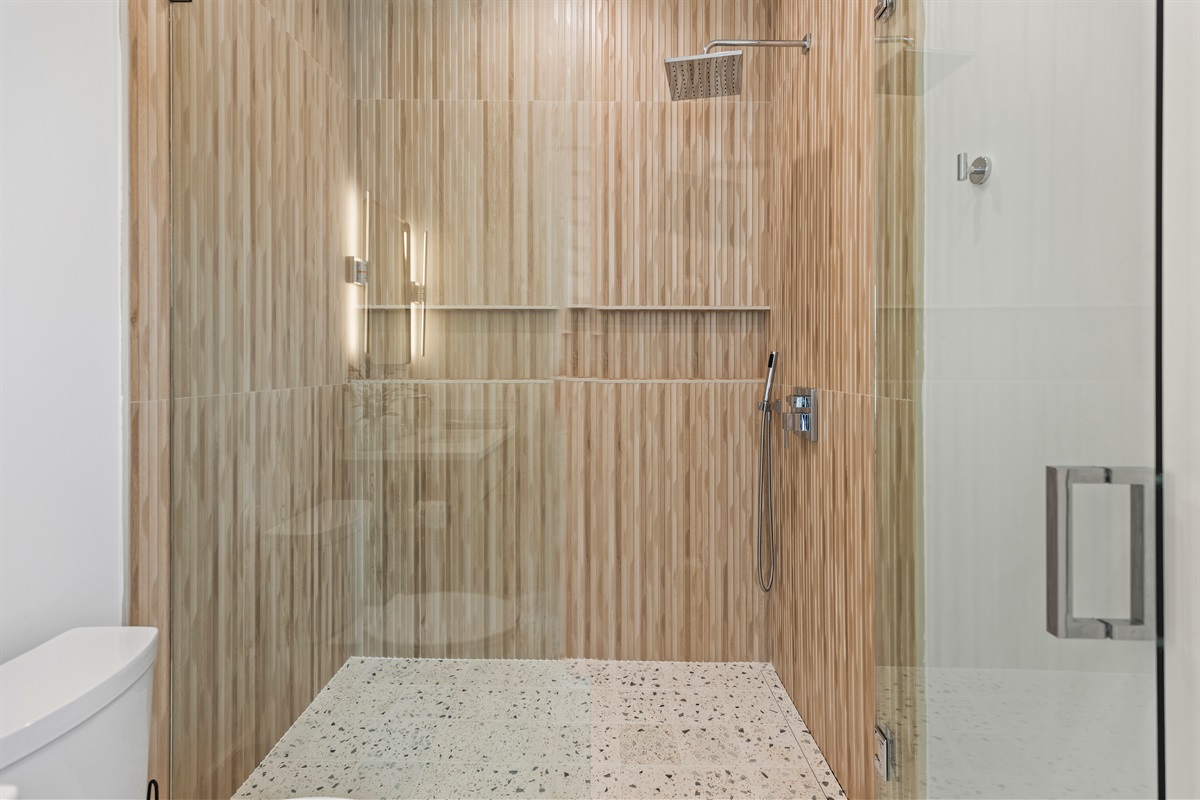 4th Bathroom (3rd Floor)