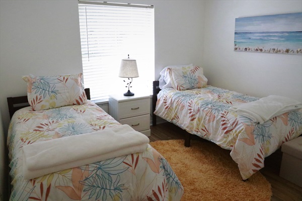 Guest Bedroom (2 Twins)