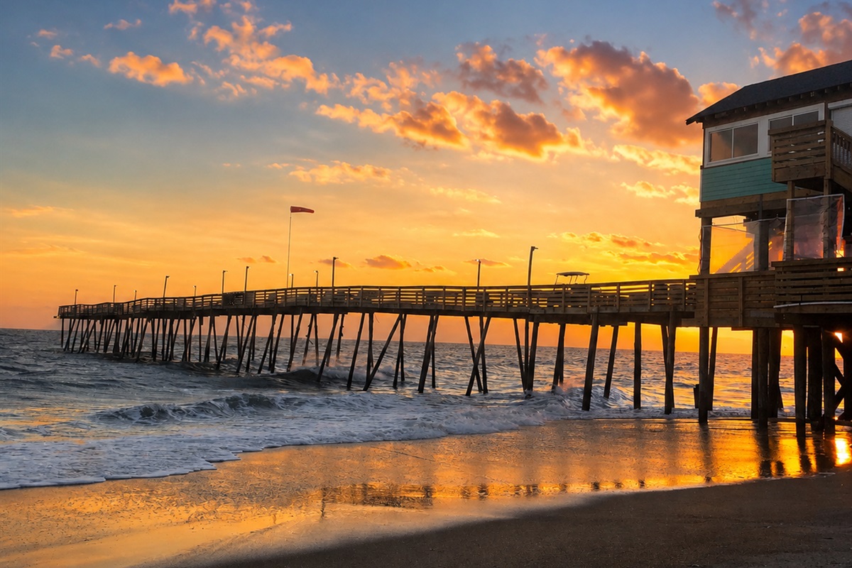Captain's Cabin OBX — Avalon Pier at sunrise
