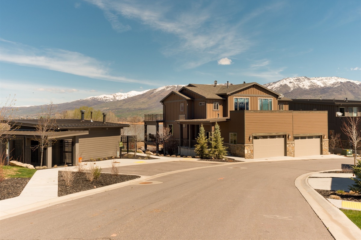 Charming Edgewater community surrounded by natural beauty