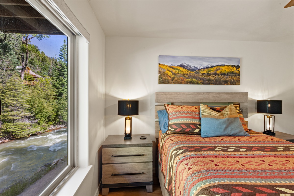 Lower Level- Bedroom 1- Queen bed