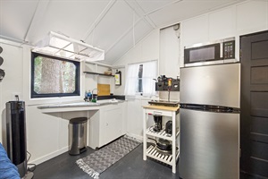 Fully equipped, electric cooktop, mini fridge, microwave, toaster, drip coffee maker, cooking basics, dishware, utensils