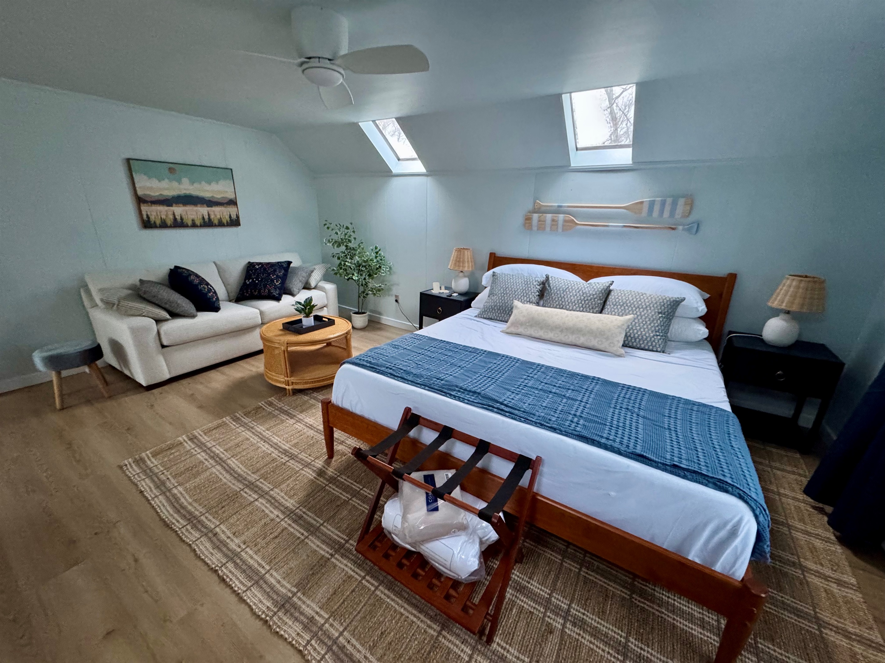 Spacious upper suite — sunlight, calm, and perfect mornings.