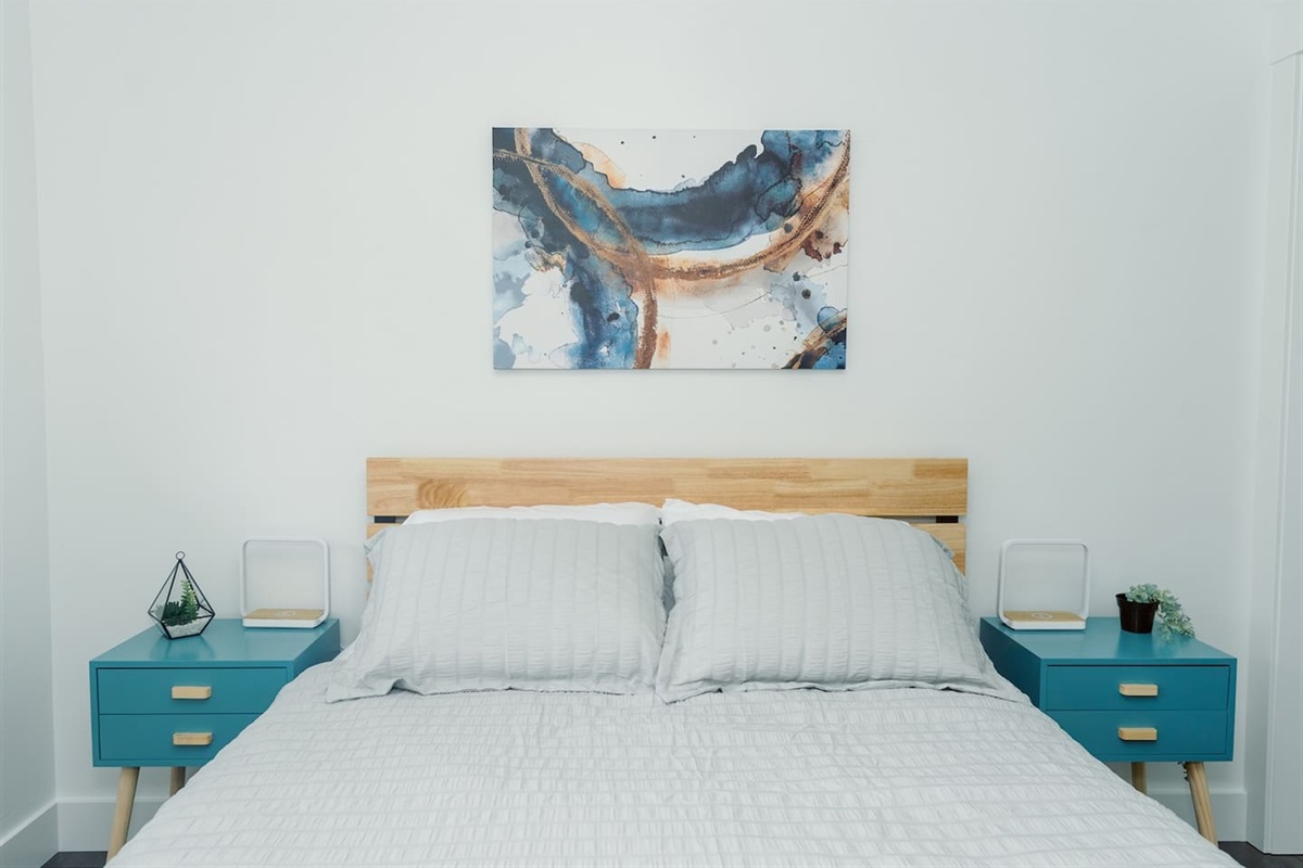 Second bedroom with queen bed