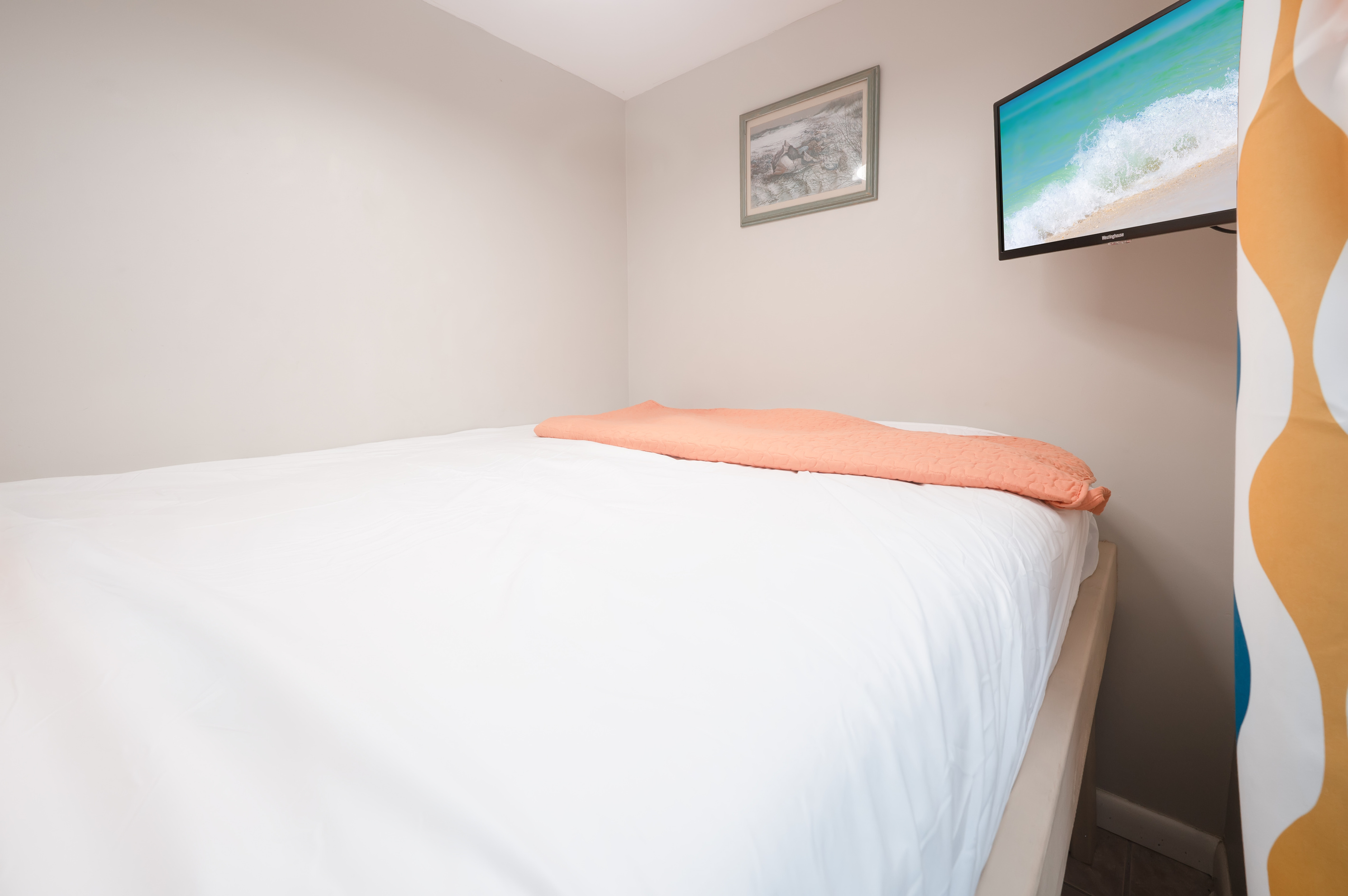 Bunk Room - Queen Bed