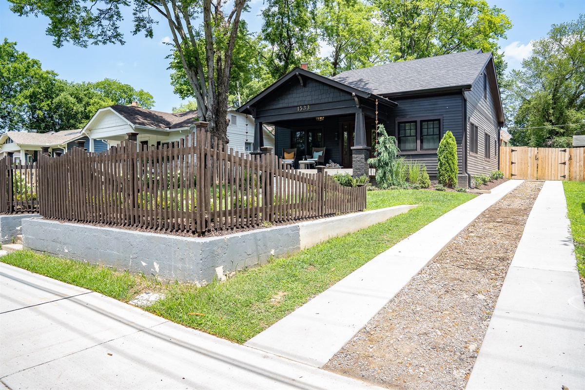 Driveway can comfortably accommodate three cars